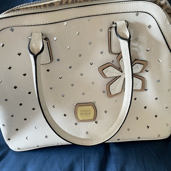 GUESS Rare White Tote Bag NWOT - Picture 15 of 15